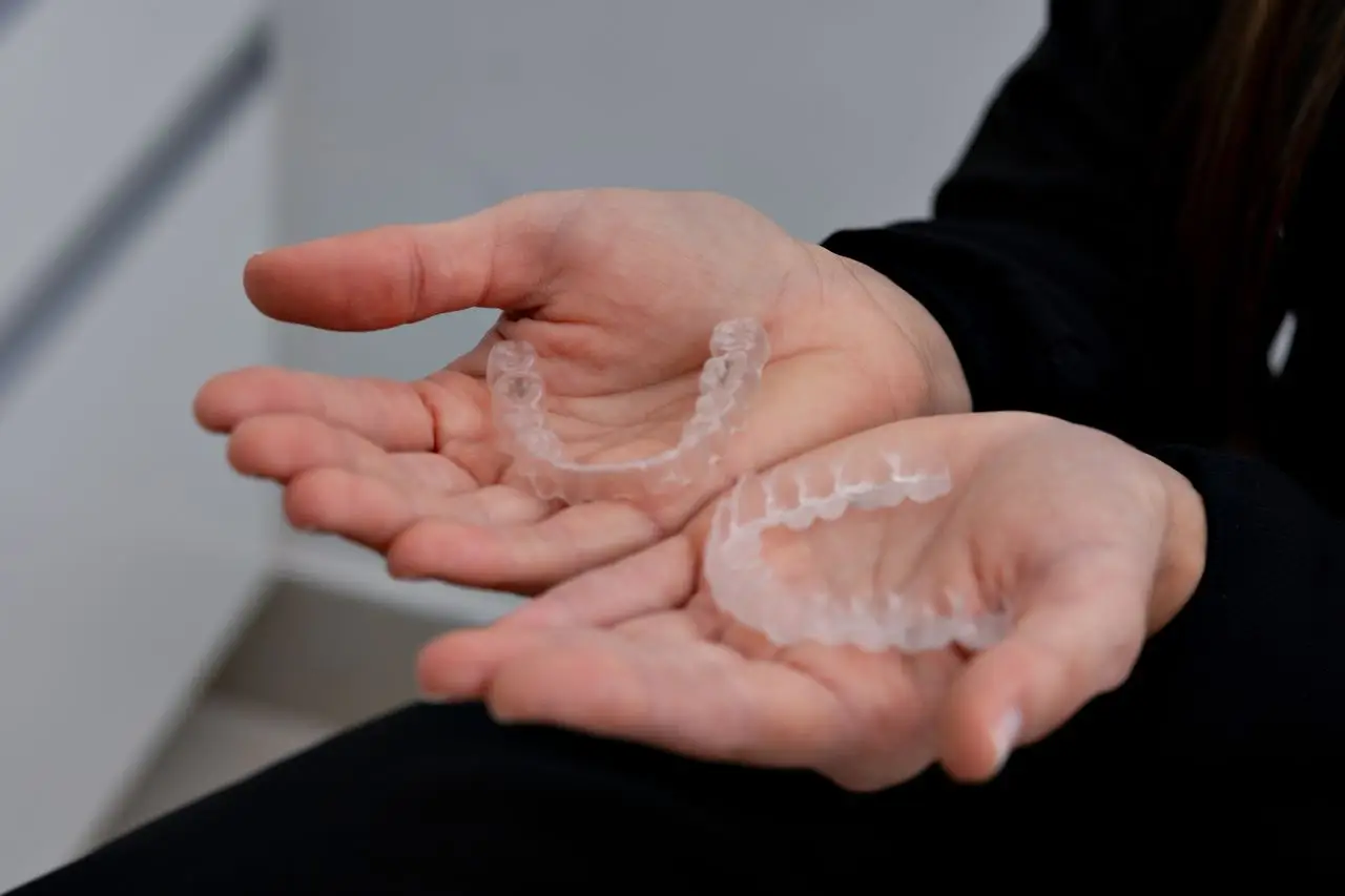Invisalign im Alltag: Essen, Trinken und Zähneputzen